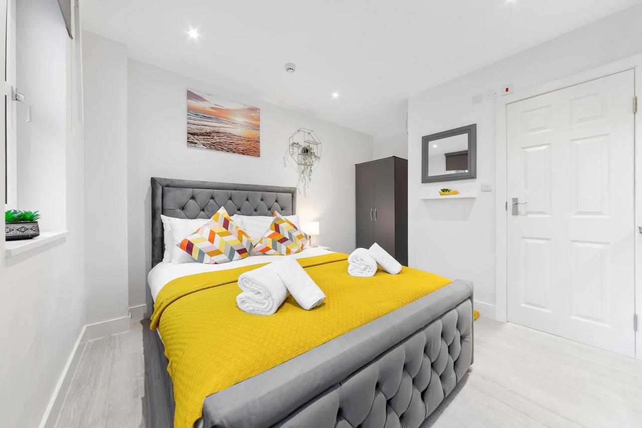Crystal Palace Suites Gasthof *